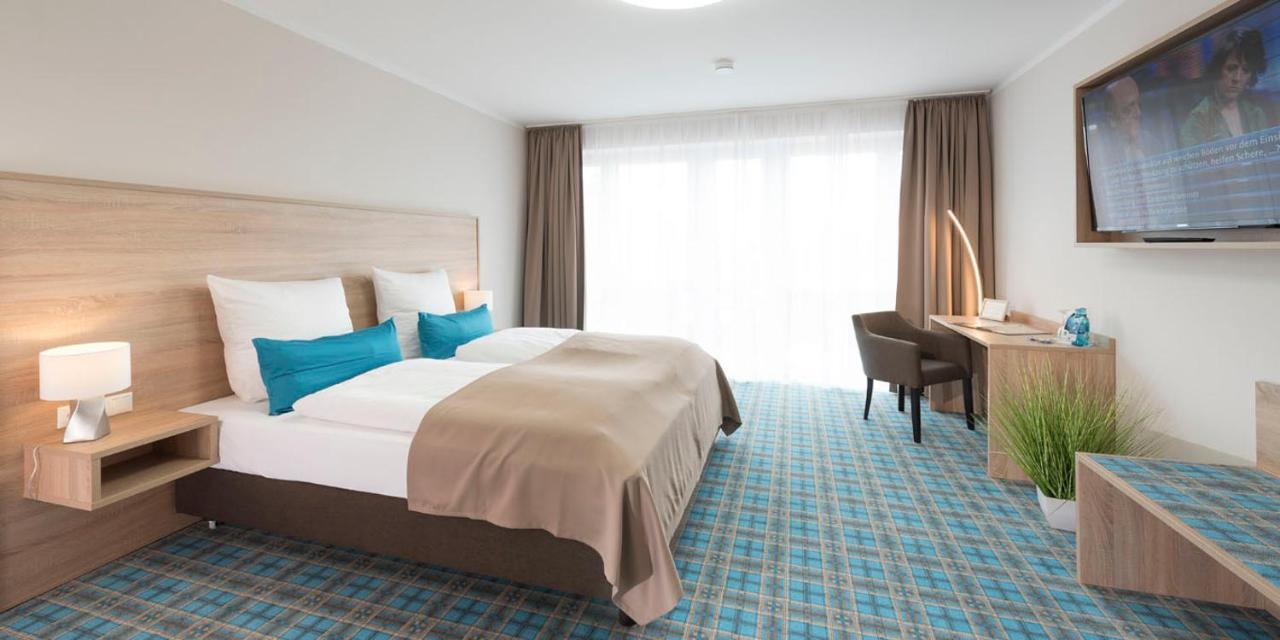 Hotel Schwarzer Adler Йевер Экстерьер фото