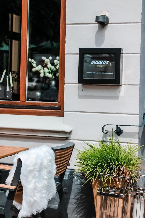 Hotel Schwarzer Adler Йевер Экстерьер фото