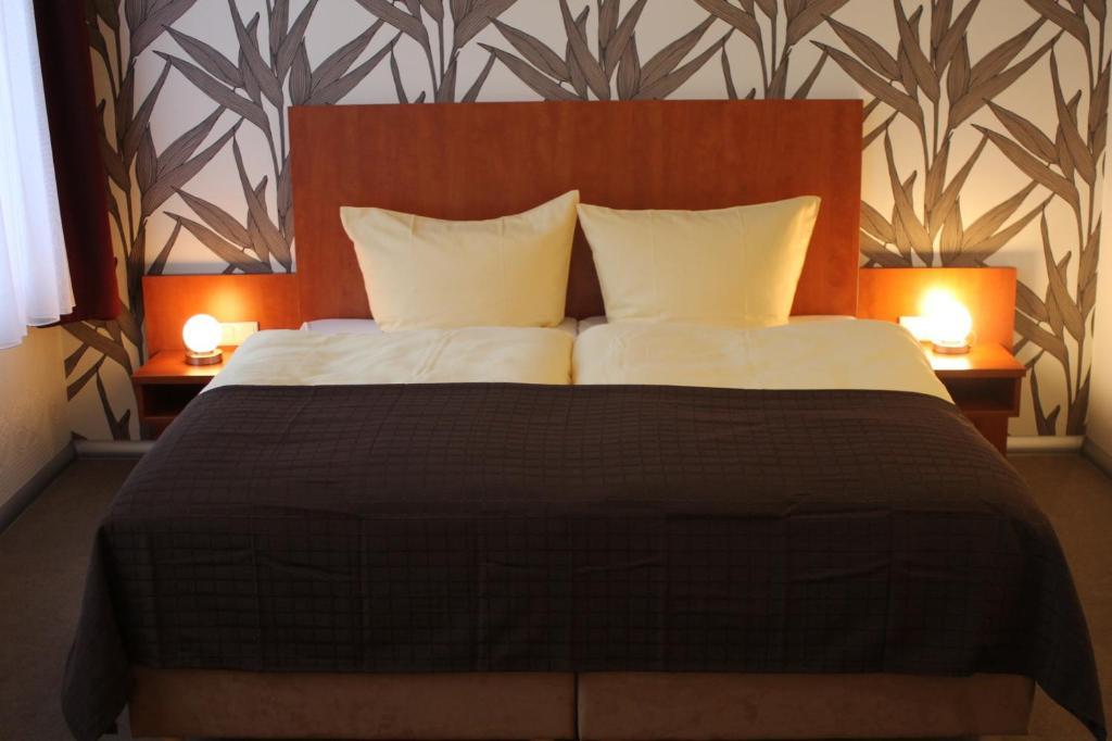 Hotel Schwarzer Adler Йевер Номер фото
