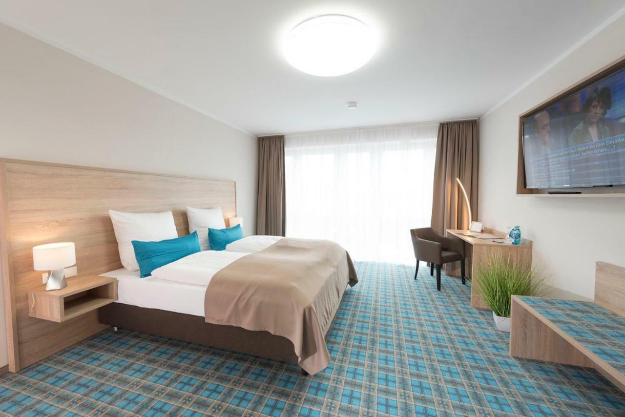 Hotel Schwarzer Adler Йевер Экстерьер фото